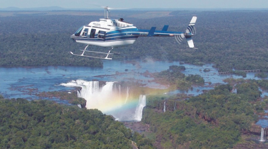 Vista das Cataratas do Iguaçu durante o passeio Helisul