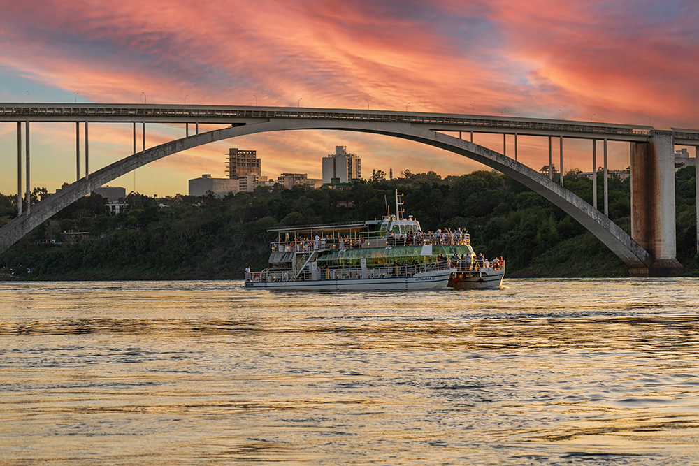 Kattamaram ao pôr do sol